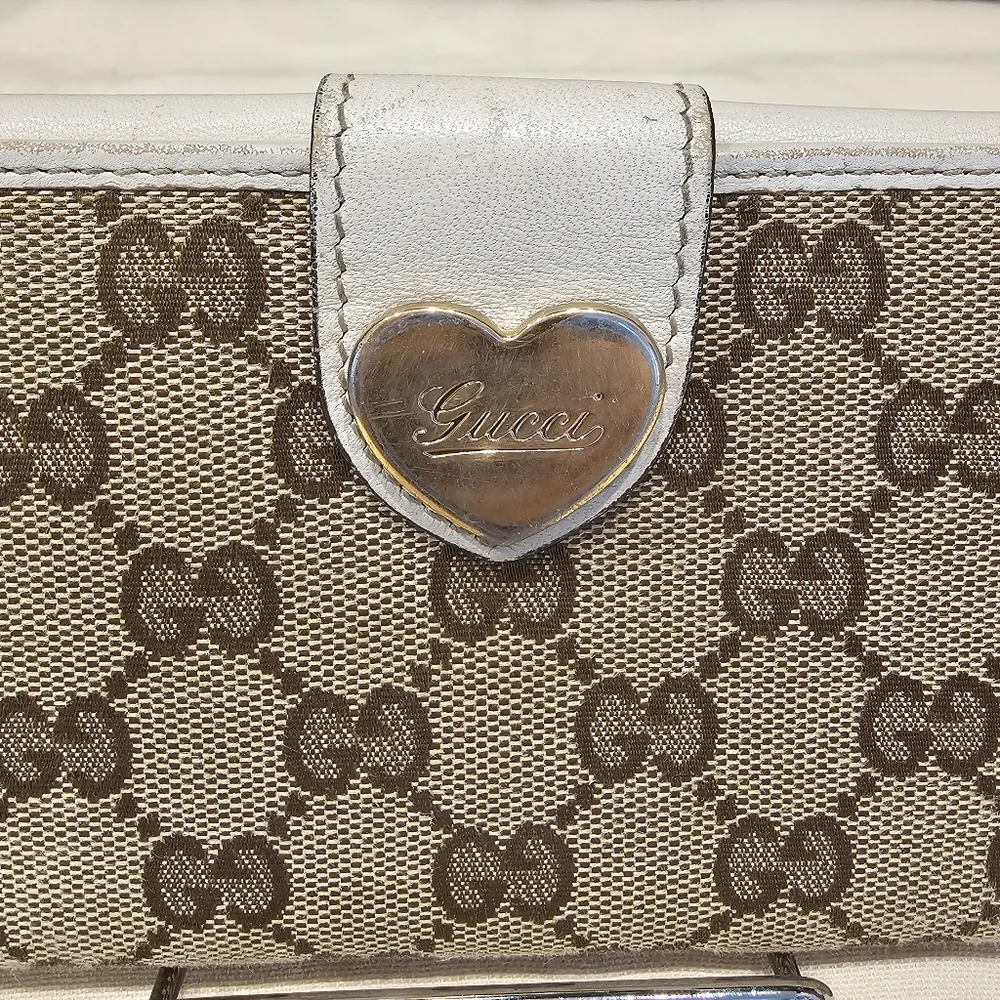Vintage Gucci Wallet with Heart Detail - Picture 2 of 15